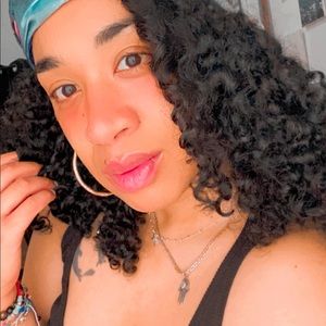 Meet your Posher, Devin